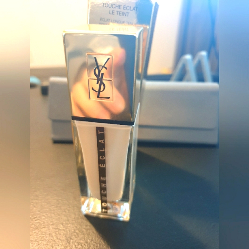 (Sold)Ysl foundation touche éclat